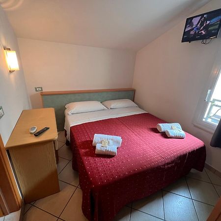 Hotel Villa Tina Cesenatico Esterno foto