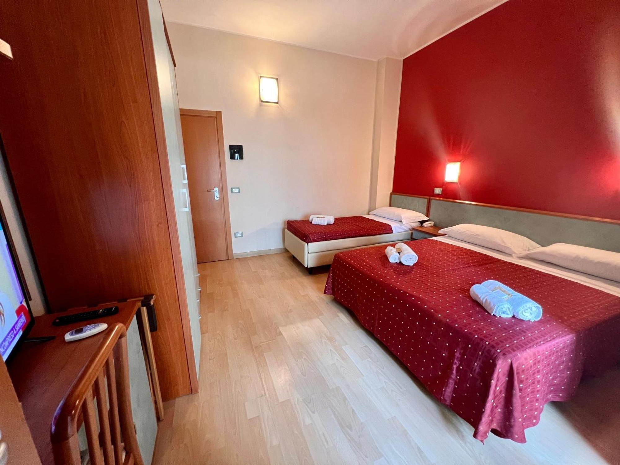 Hotel Villa Tina Cesenatico Esterno foto