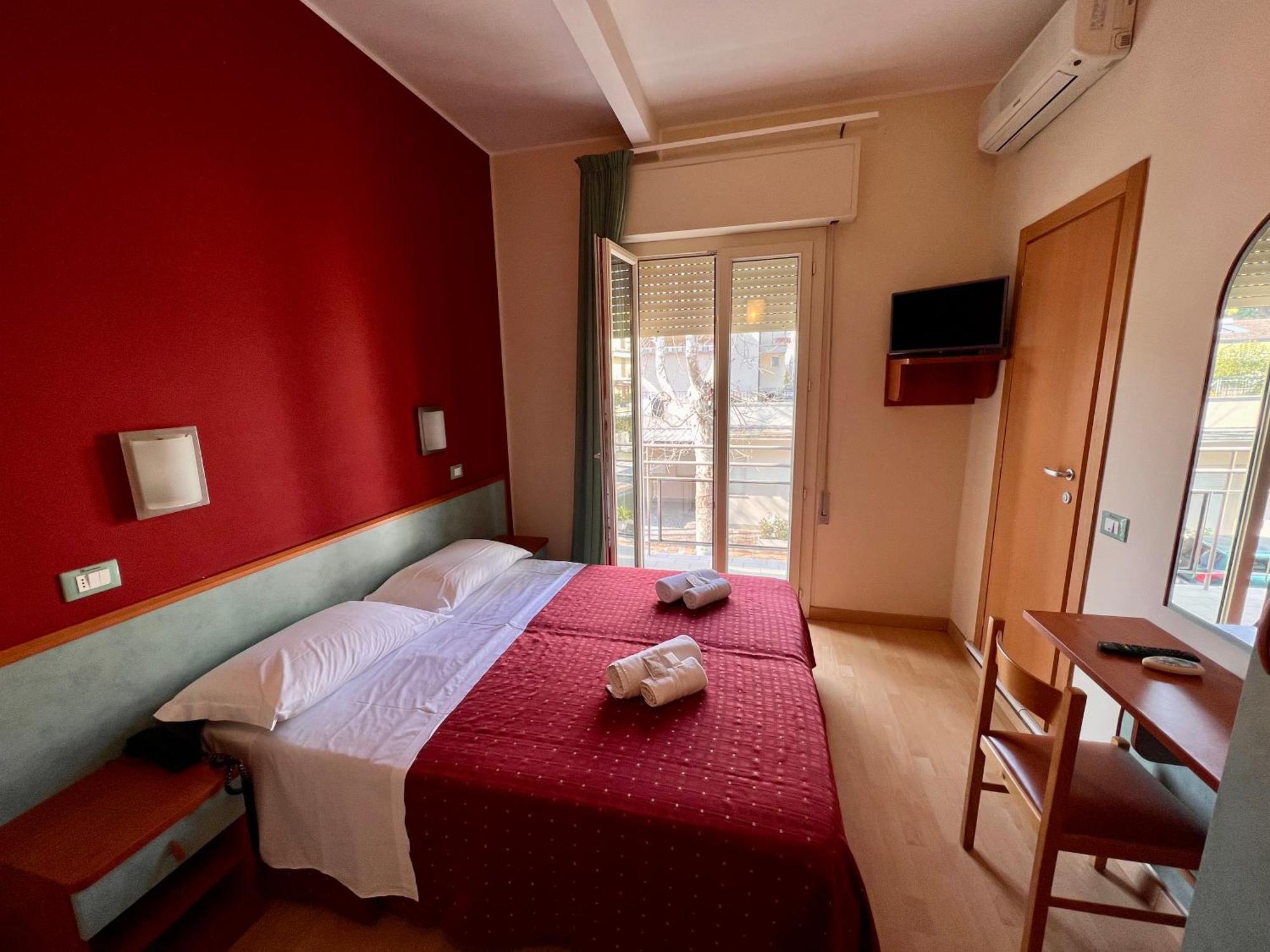 Hotel Villa Tina Cesenatico Esterno foto