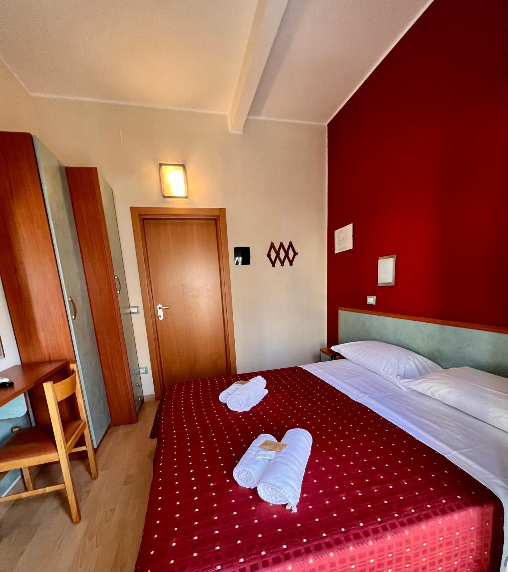Hotel Villa Tina Cesenatico Esterno foto