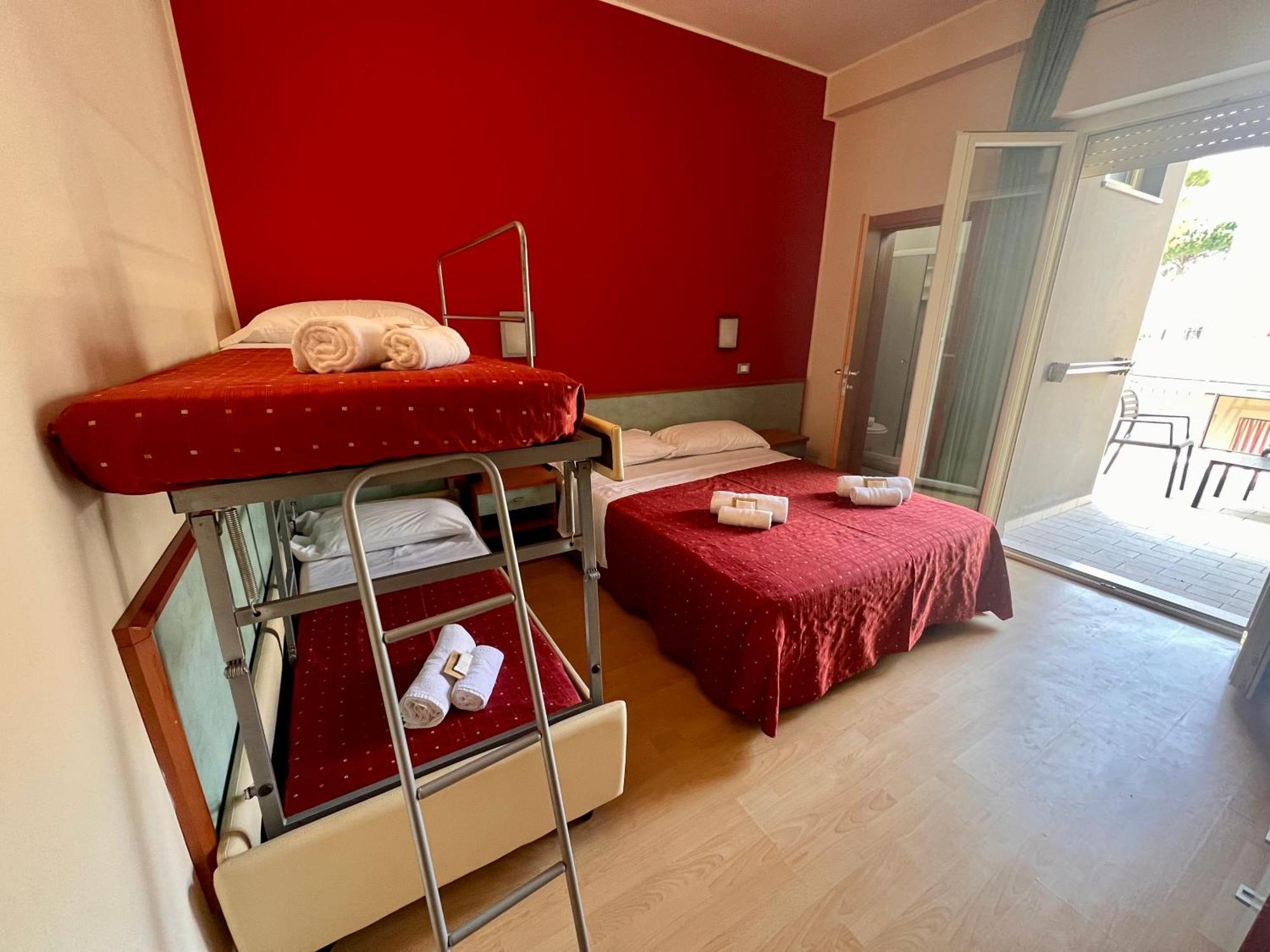Hotel Villa Tina Cesenatico Esterno foto