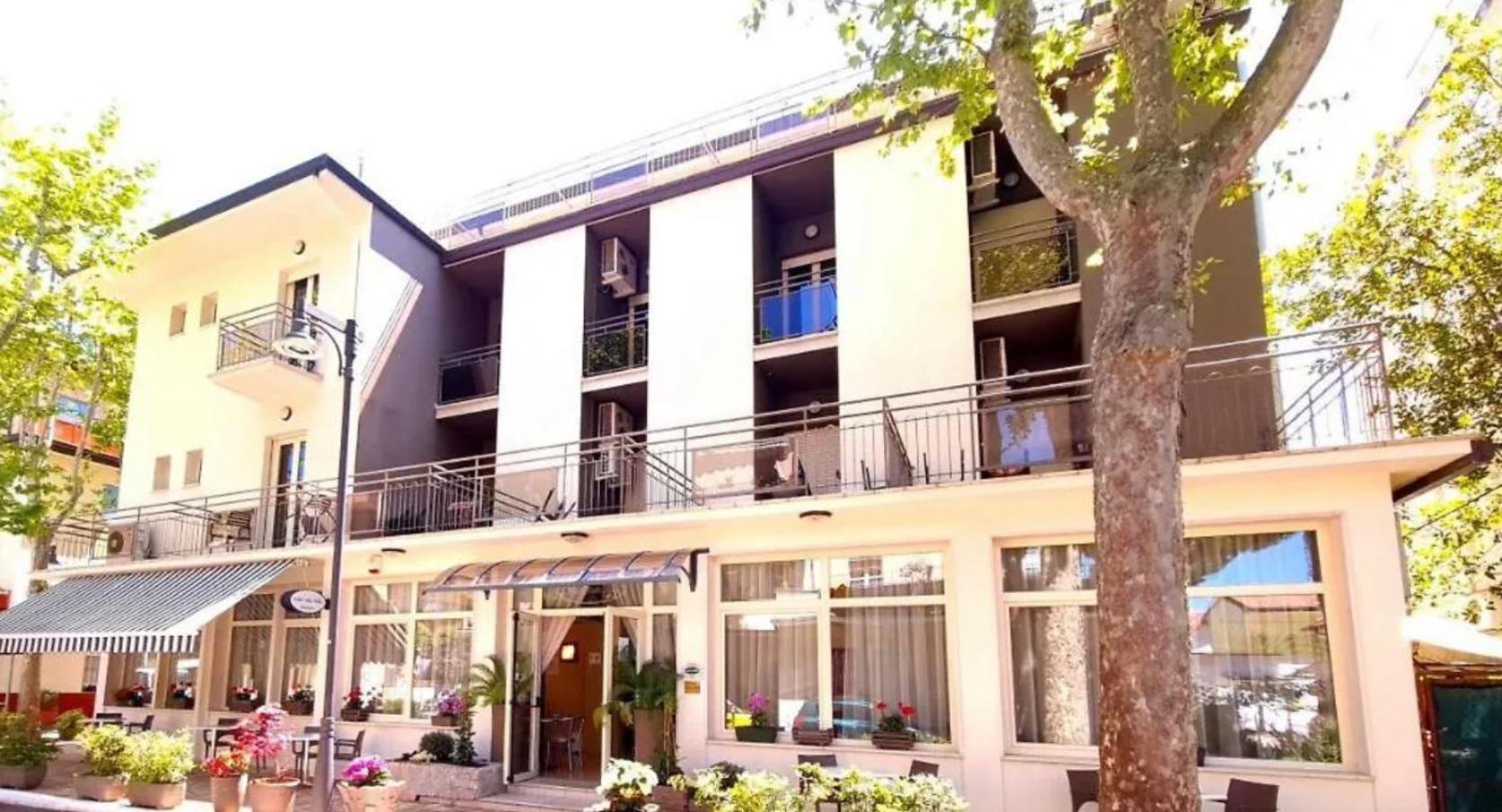 Hotel Villa Tina Cesenatico Esterno foto