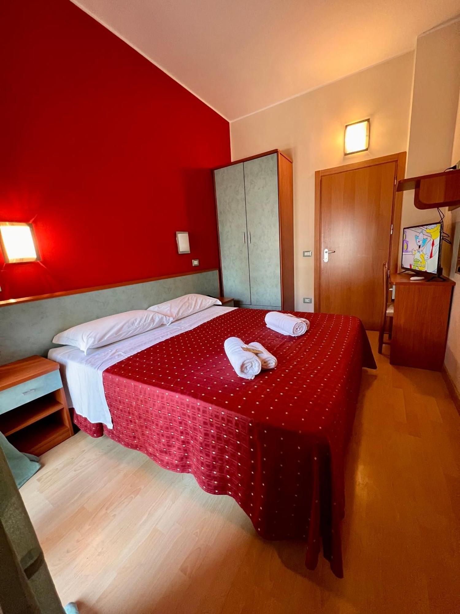 Hotel Villa Tina Cesenatico Esterno foto
