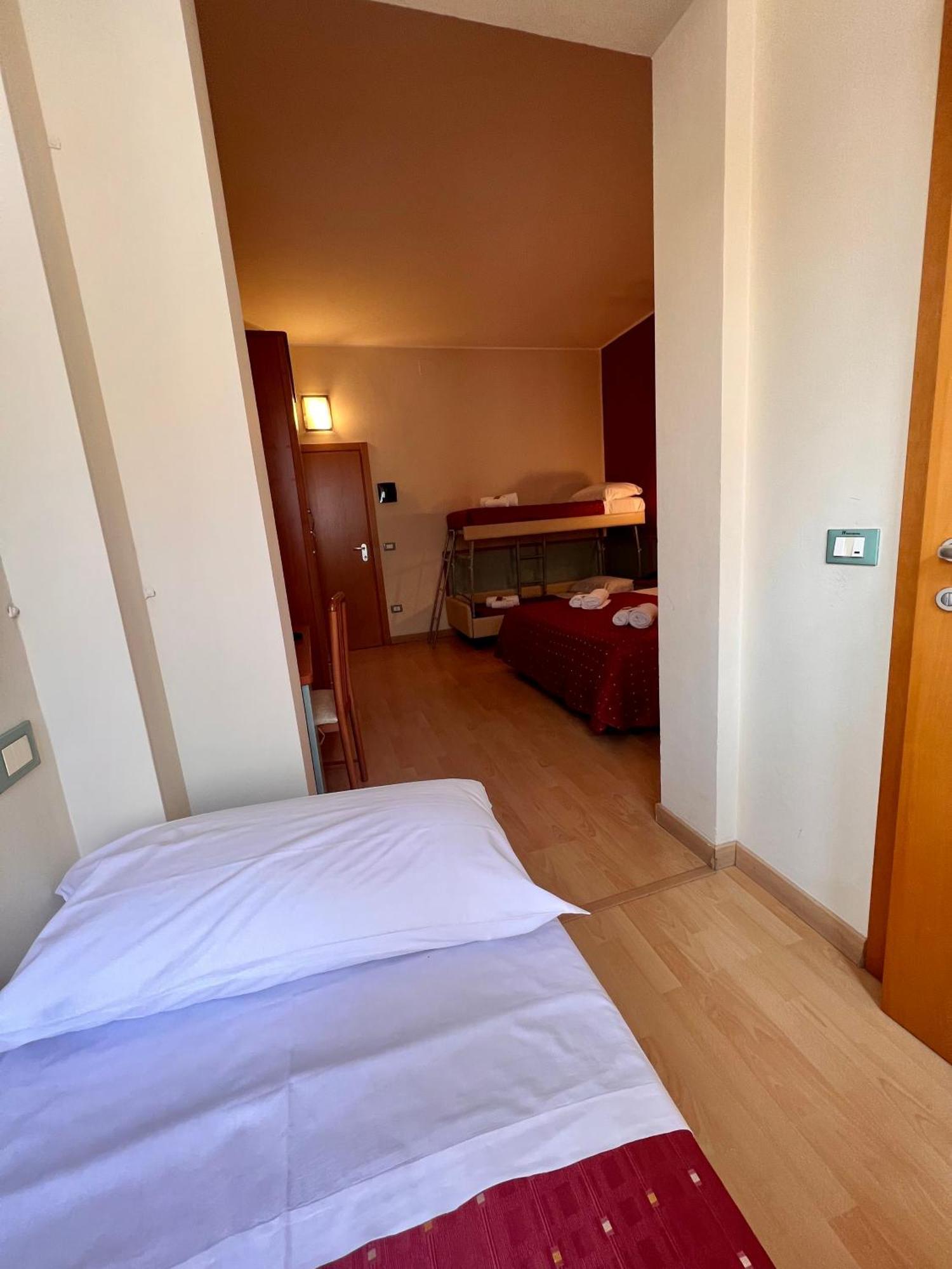 Hotel Villa Tina Cesenatico Esterno foto