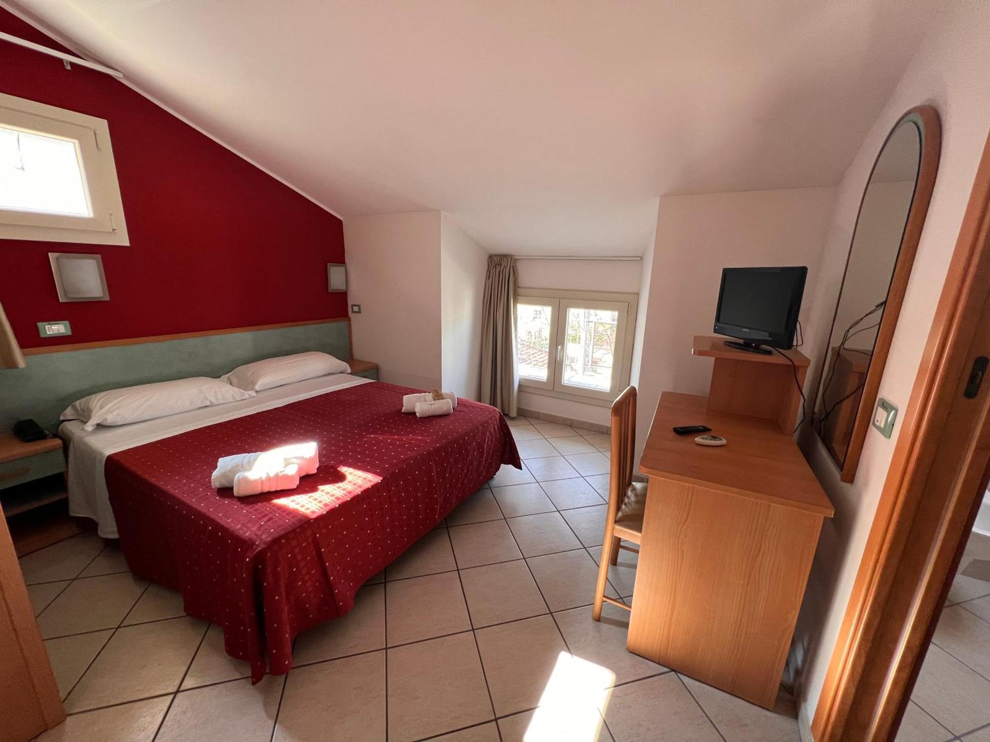 Hotel Villa Tina Cesenatico Esterno foto